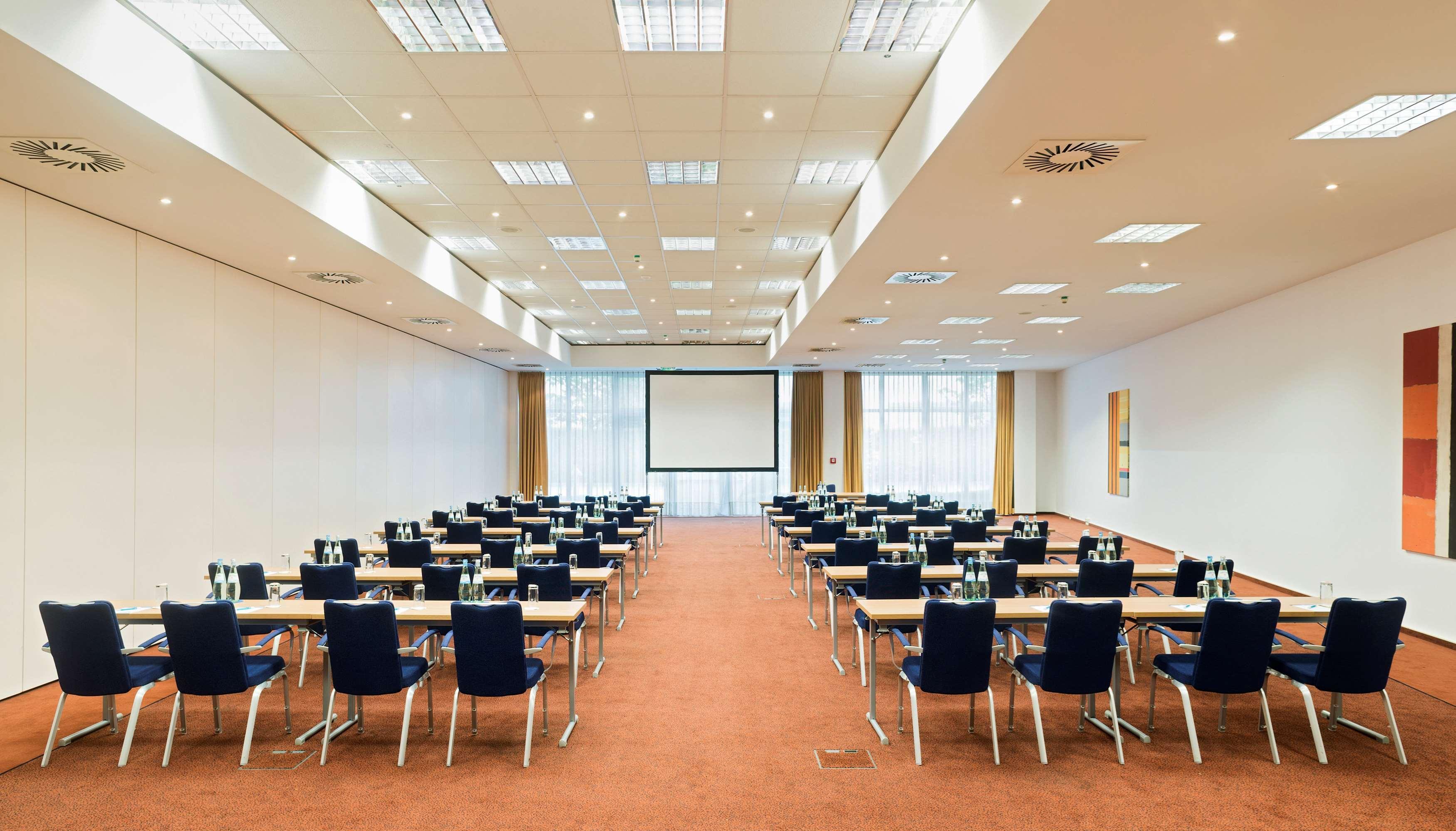 Nh Muenchen Ost Conference Center Hotel Ашхайм Екстериор снимка