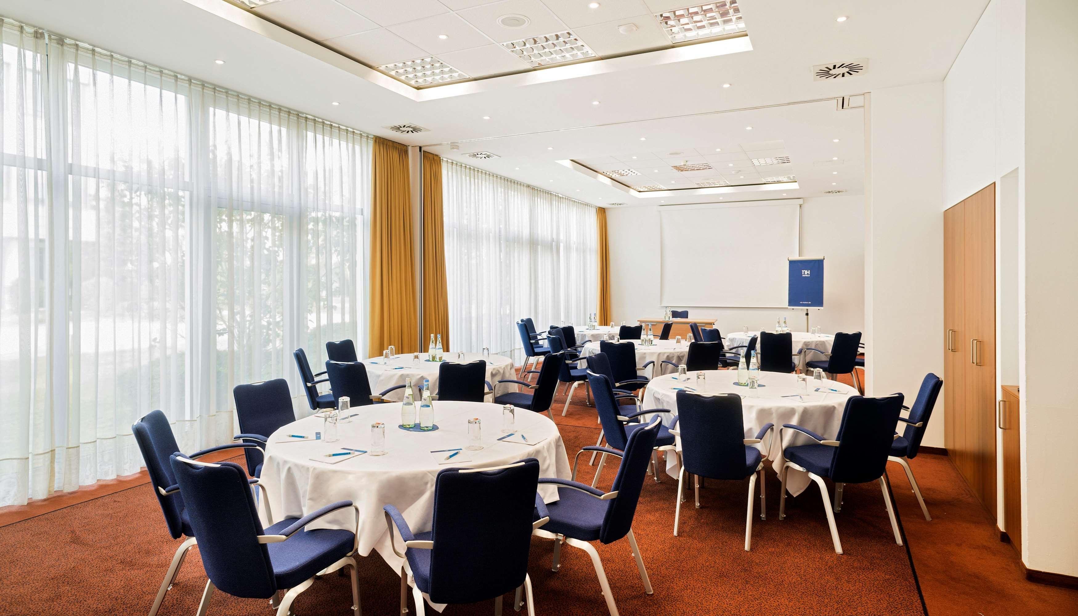 Nh Muenchen Ost Conference Center Hotel Ашхайм Екстериор снимка