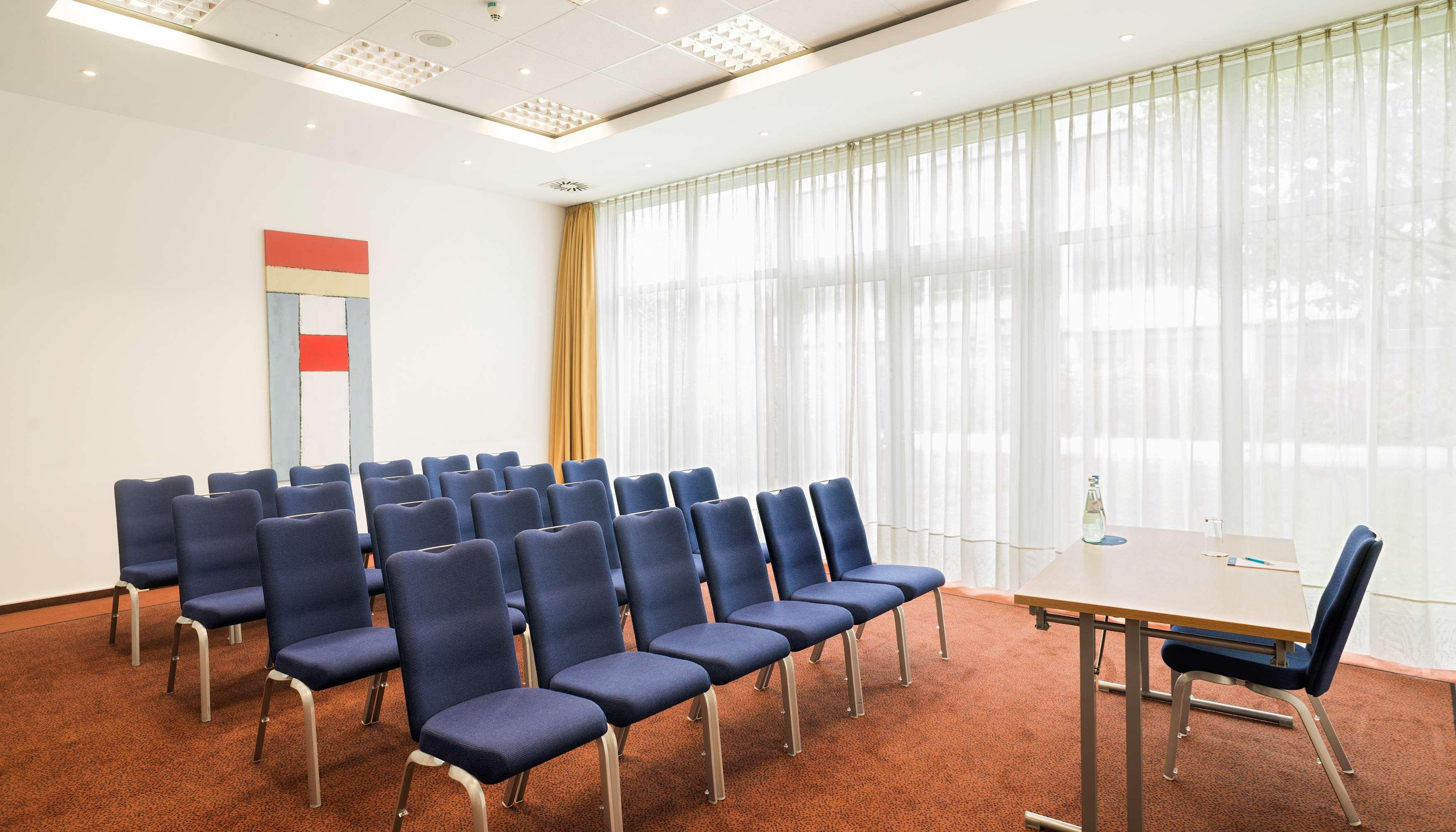 Nh Muenchen Ost Conference Center Hotel Ашхайм Екстериор снимка