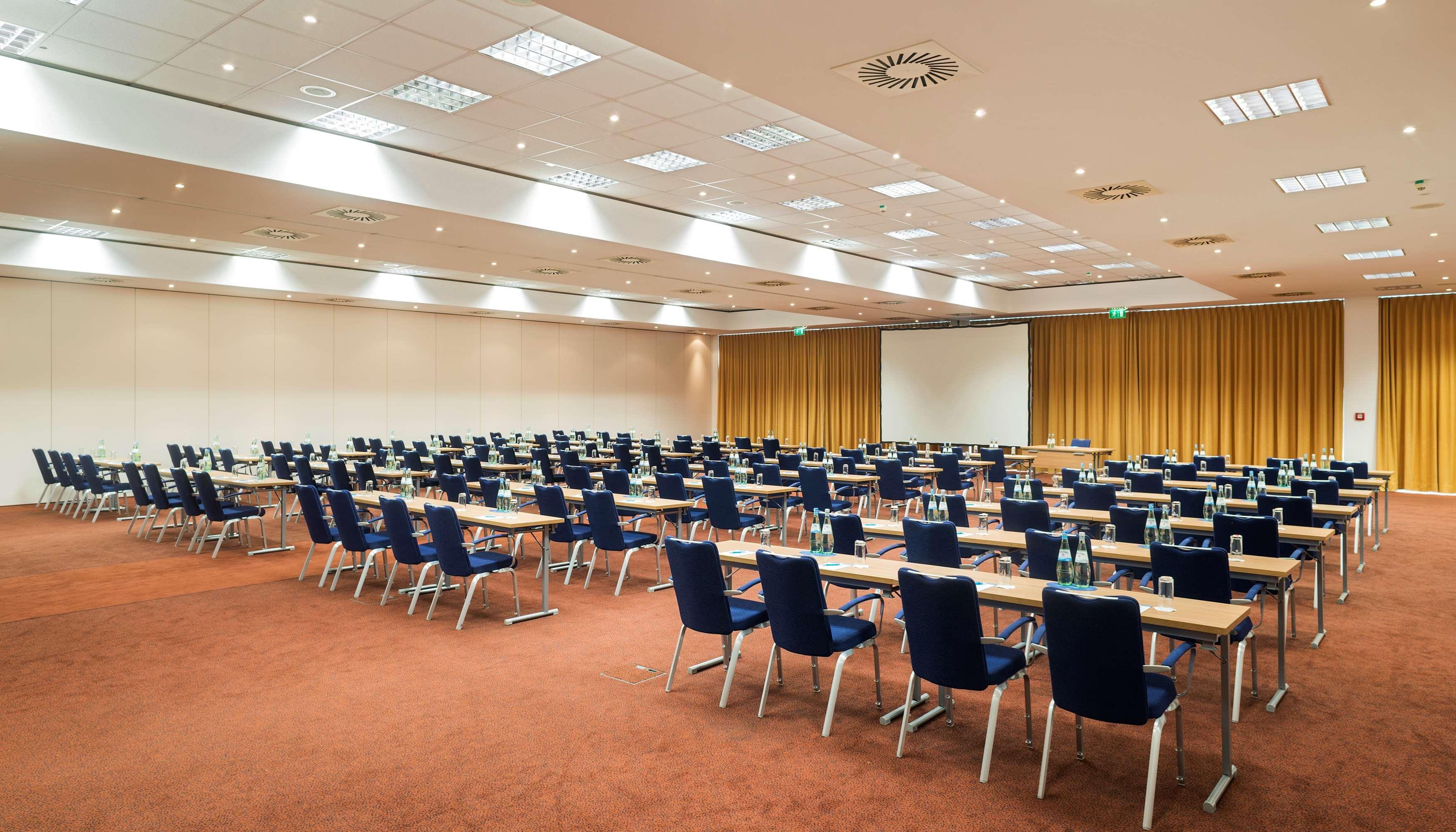 Nh Muenchen Ost Conference Center Hotel Ашхайм Екстериор снимка