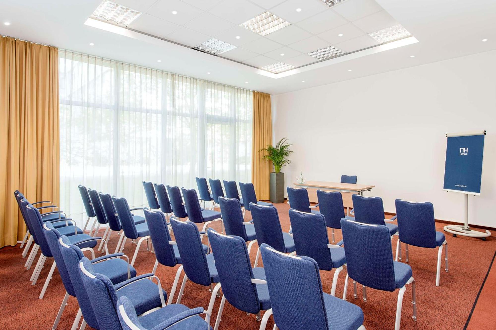 Nh Muenchen Ost Conference Center Hotel Ашхайм Екстериор снимка