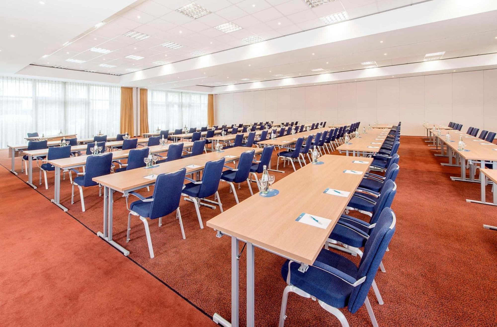 Nh Muenchen Ost Conference Center Hotel Ашхайм Екстериор снимка