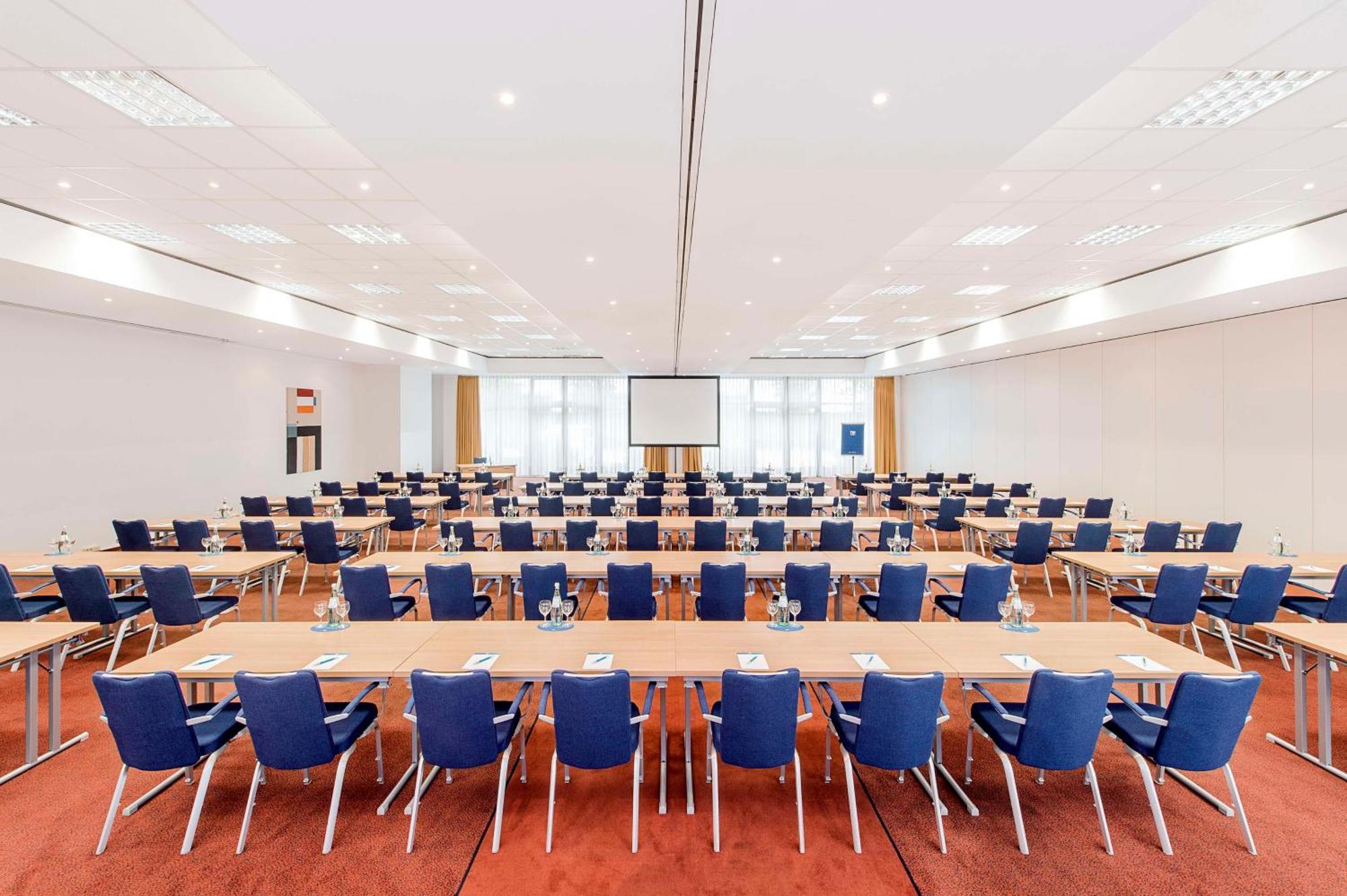 Nh Muenchen Ost Conference Center Hotel Ашхайм Екстериор снимка